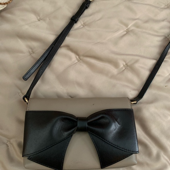 Kate Spade mini bag with attractive bow. - Picture 2 of 5